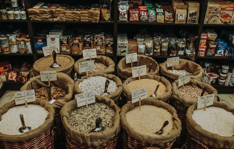 Ράφια με προϊόντα Λαχανόκηπος Delicatessen Ηράκλειο